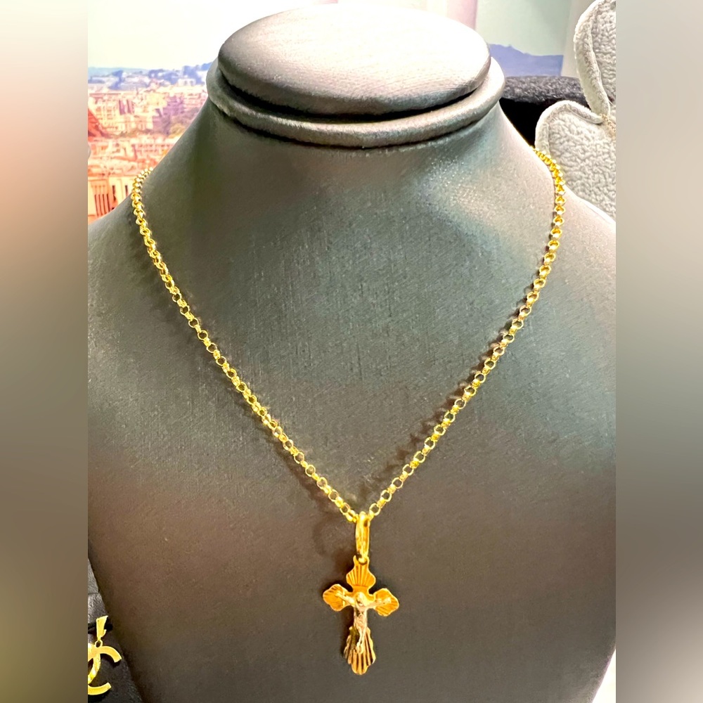 18K Saudi Gold Cross Pendant Necklace 18” 23mm